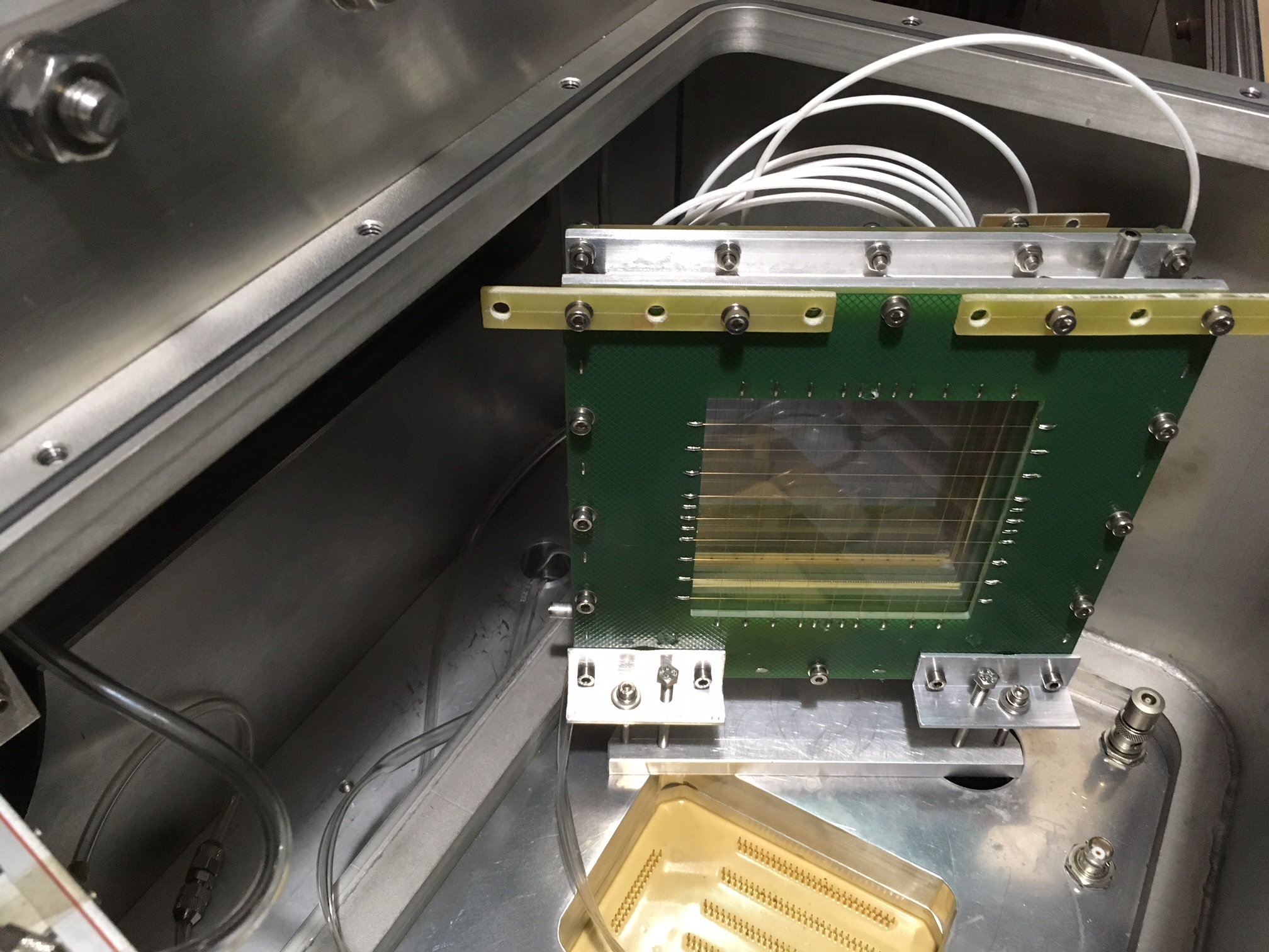 D&eacute;tecteur compl&eacute;mentaire ajout&eacute; au spectrom&egrave;tre VAMOS pour prendre en compte les deux fragments de fission. / Image Christelle Schmitt IPHC