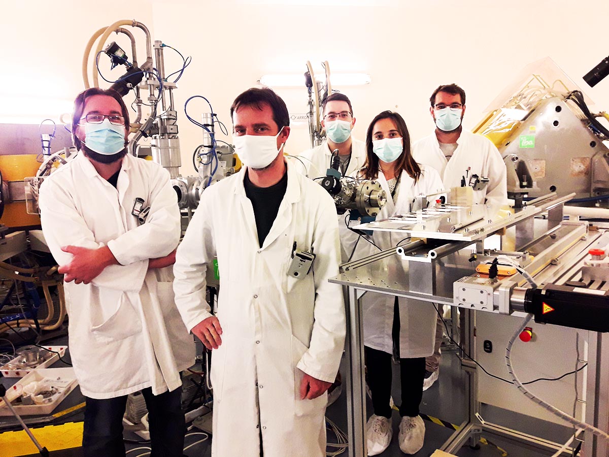 Radiolyse Subatech de gauche &agrave; droite : Johan Vandenborre (responsable - charg&eacute; de recherche), Guillaume Blain (ing&eacute;nieur), Simon Guillonneau (Stagiaire Master 2), Emeline Craff (doctorante), Vincent Fiegel (postdoctorant)
