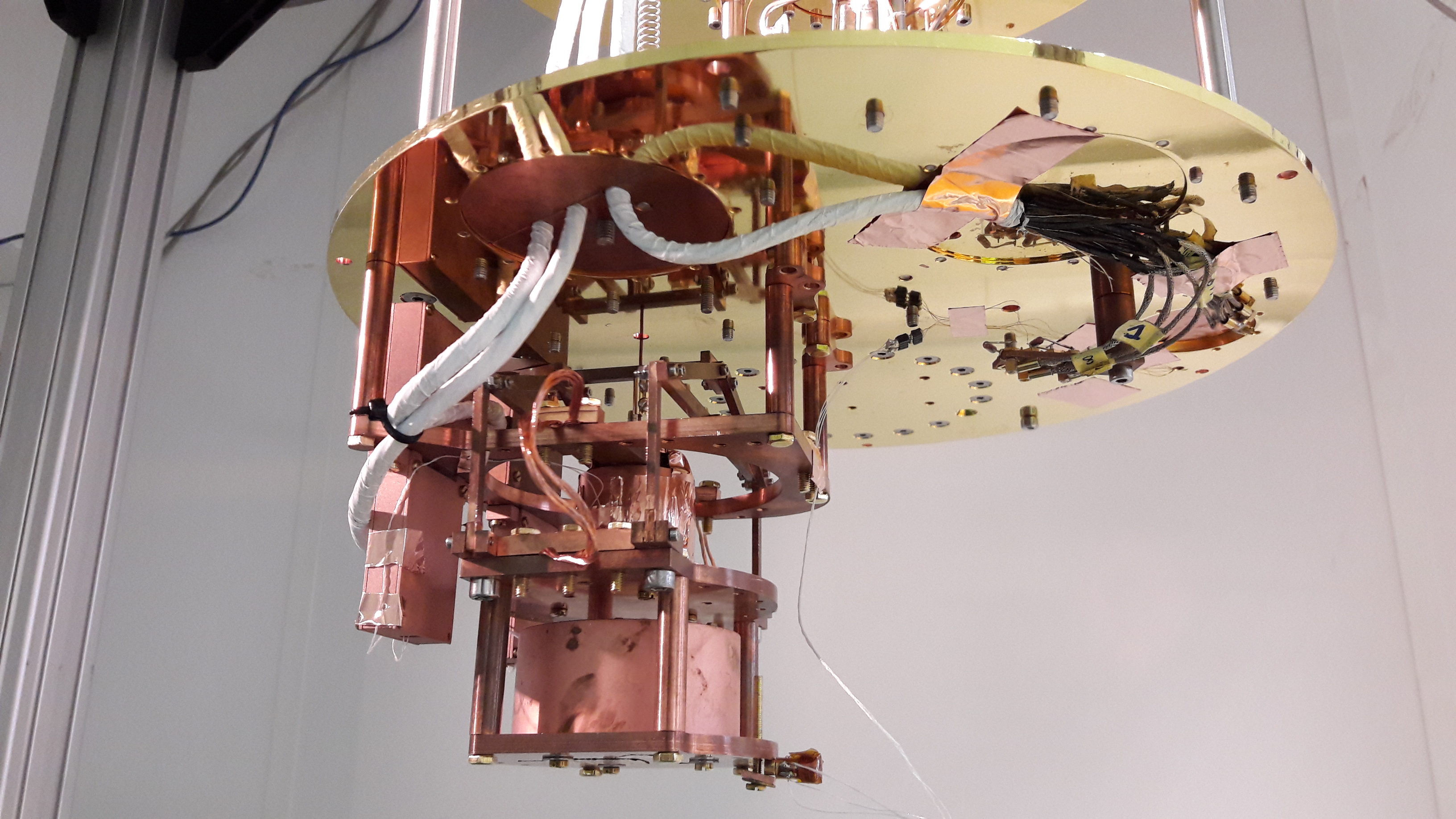 Cryostat de R&D fourni par le Labex LIO pour le d&eacute;veloppement des bolom&egrave;tres de l'exp&eacute;rience Ricochet.